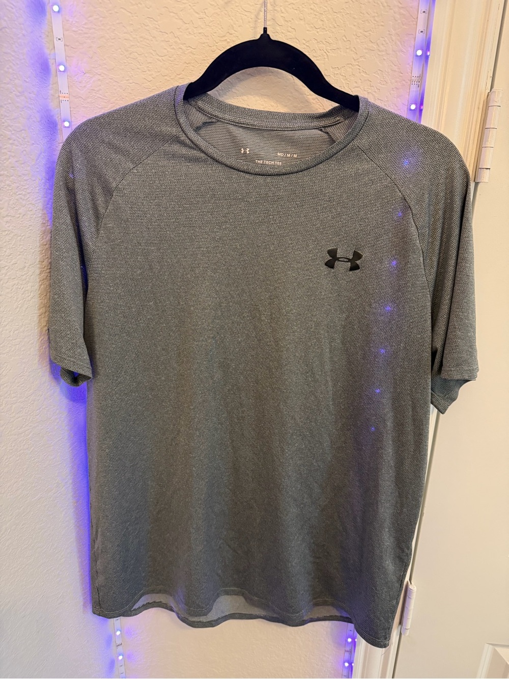 Under Armour size Medium Men's Grey Performance Tech Tee Short-Sleeve Shirt